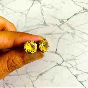 Cubic zirconia studs
